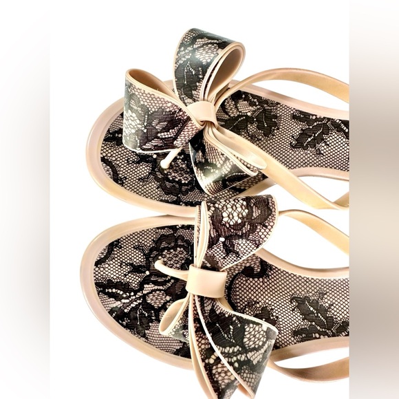 Valentino Garavani Lace Bow Sandals EU 40 / US 10 - Picture 13 of 16